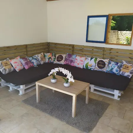 Maison 6 Personnes Avec Piscine Terrain Arboré Clôturé Сasa de vacaciones *