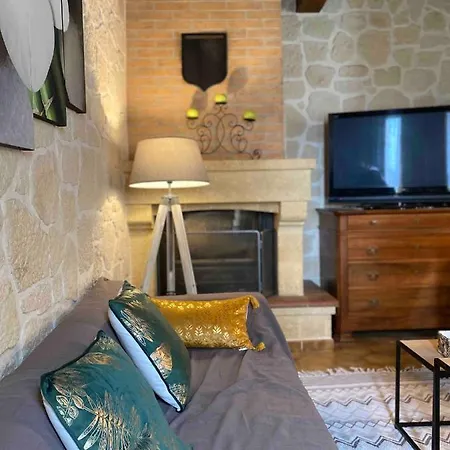 Maison 6 Personnes Avec Piscine Terrain Arbore Cloture 度假居 *