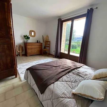 Maison 6 Personnes Avec Piscine Terrain Arbore Cloture Holiday home *