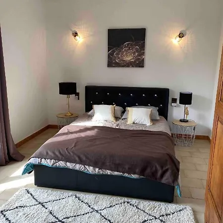 Holiday home Maison 6 Personnes Avec Piscine Terrain Arbore Cloture *