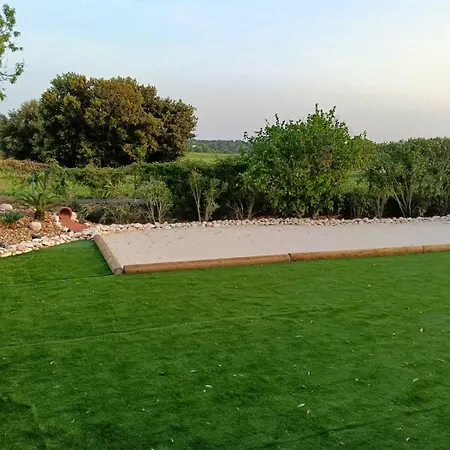 Maison 6 Personnes Avec Piscine Terrain Arboré Clôturé Сasa de vacaciones *