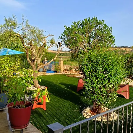 Maison 6 Personnes Avec Piscine Terrain Arboré Clôturé Сasa de vacaciones *