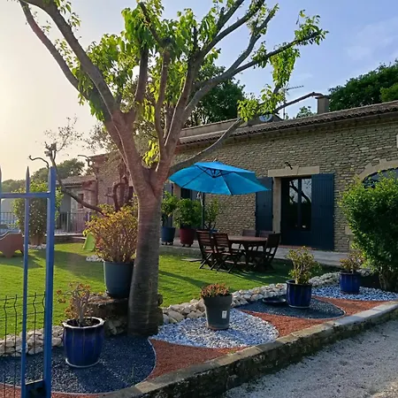 Maison 6 Personnes Avec Piscine Terrain Arboré Clôturé Сasa de vacaciones