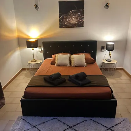 Maison 6 Personnes Avec Piscine Terrain Arboré Clôturé Сasa de vacaciones Vallabrix