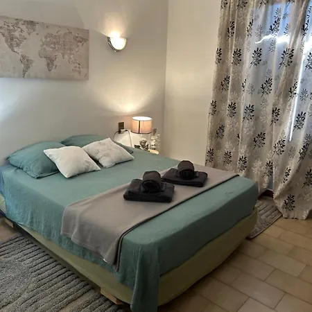 Maison 6 Personnes Avec Piscine Terrain Arboré Clôturé Сasa de vacaciones *