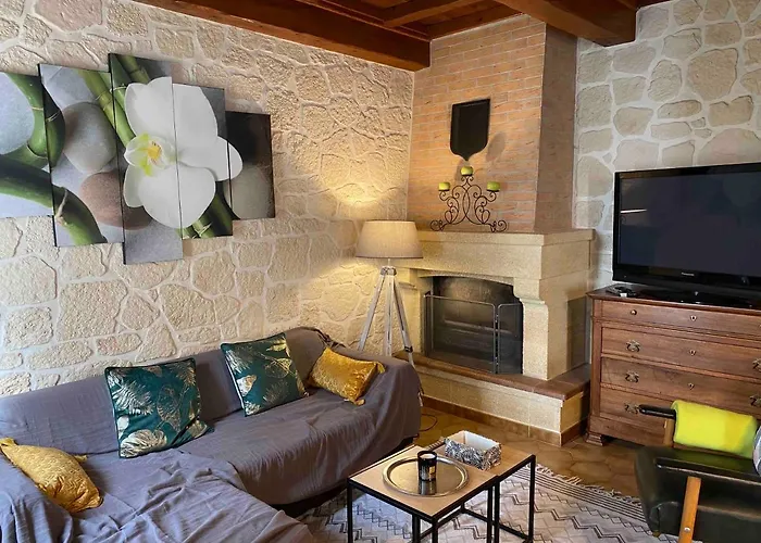 Feriehus Maison 6 Personnes Avec Piscine Terrain Arbore Cloture