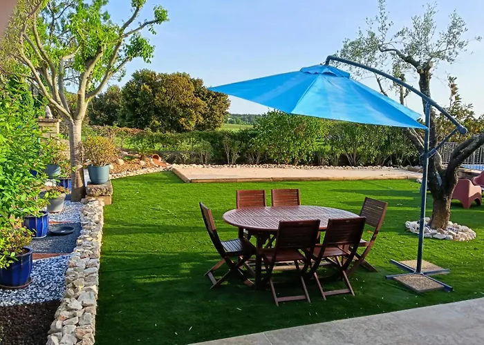 Feriehus Maison 6 Personnes Avec Piscine Terrain Arbore Cloture Vallabrix
