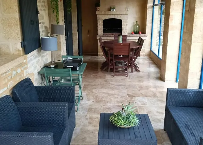 Feriehus Maison 6 Personnes Avec Piscine Terrain Arbore Cloture