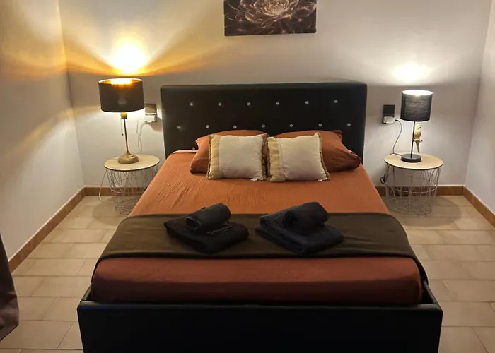 Maison 6 Personnes Avec Piscine Terrain Arbore Cloture Feriehus Vallabrix