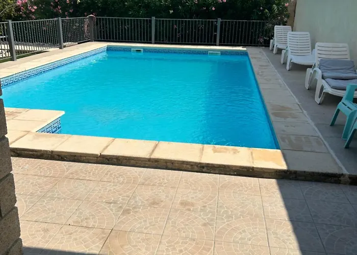 Feriehus Maison 6 Personnes Avec Piscine Terrain Arbore Cloture