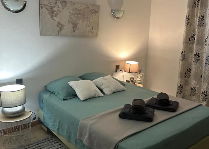 Maison 6 Personnes Avec Piscine Terrain Arbore Cloture Feriehus Vallabrix