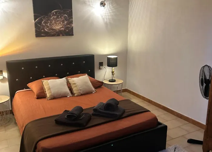 Feriehus Maison 6 Personnes Avec Piscine Terrain Arbore Cloture Vallabrix