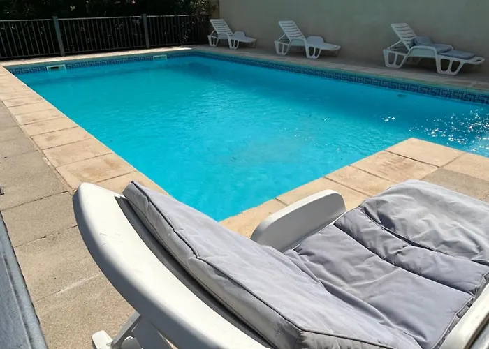 Feriehus Maison 6 Personnes Avec Piscine Terrain Arbore Cloture